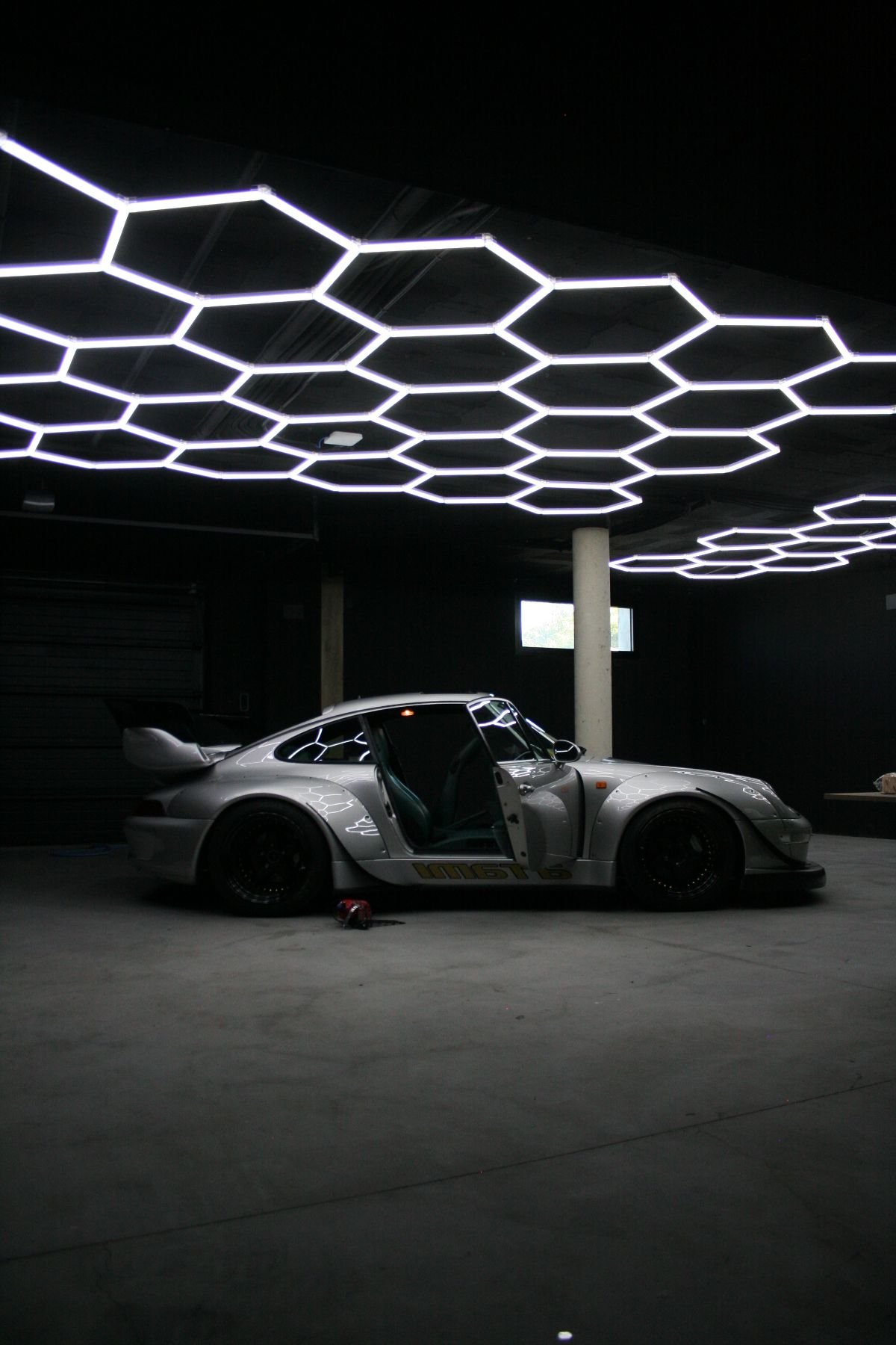 RWB Porsche 993 in the SERRES studio under hexagon lights